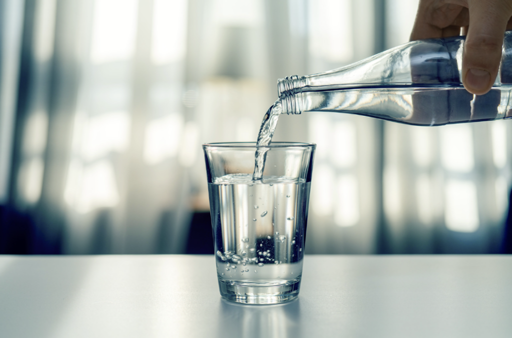 peut on boire l'eau du robinet au quebec, Robinet d'eau Montréal, peut on boire l'eau du robinet au canada, eau du robinet, Robinet d'eau potable, Filtre à eau pour robinet, eau filtrée robinet, eau filtrée cuisine, Can we drink tap water in Quebec, Montreal tap water, Can we drink tap water in Canada, tap water, Drinking water tap, Water filter for tap, Filtered tap water, Filtered kitchen water,