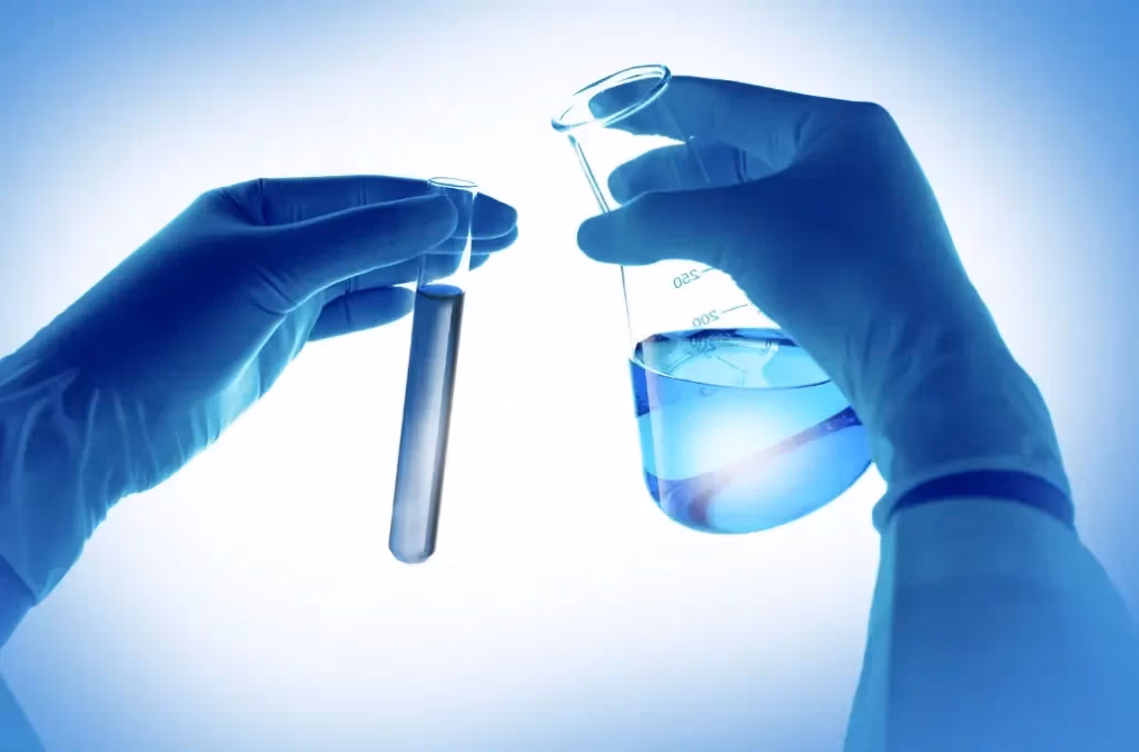 Une analyse sur la pureté de l'eau en laboratoire
