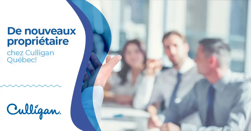 Image flou d'un groupe de personne dans une assemblée administrative