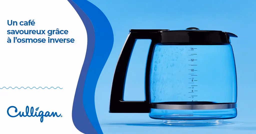 Cafetière pour représenter la qualité de l'eau avec le système osmose inversé