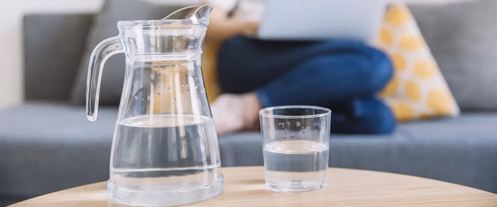 water pitcher, drinking water, filtered water, home water solutions, hydration, Culligan, pure water. carafe d’eau, eau potable, eau filtrée, solutions domestiques, hydratation, Culligan, eau pure.
