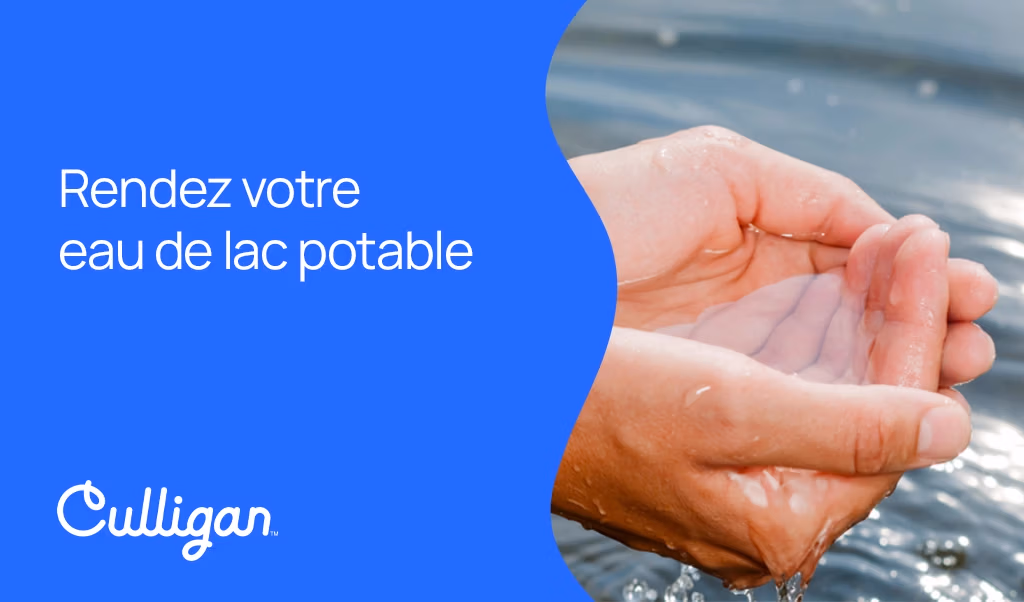 Water filtration, Culligan, potable lake water, hand holding water, clean water, blue background, potable water, lake, eau de lac, filtration d'eau, eau propre, fond bleu, eau potable, lac,