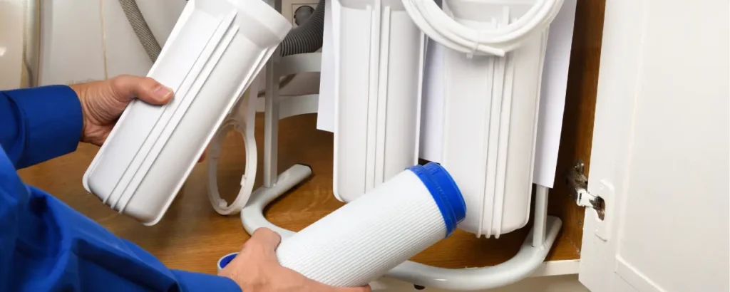 water quality test, water sampling, clear water, environmental science, test de qualité de l'eau, échantillonnage de l'eau, eau claire, science environnementale,