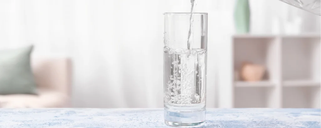 water quality test, water sampling, clear water, environmental science, test de qualité de l'eau, échantillonnage de l'eau, eau claire, science environnementale,