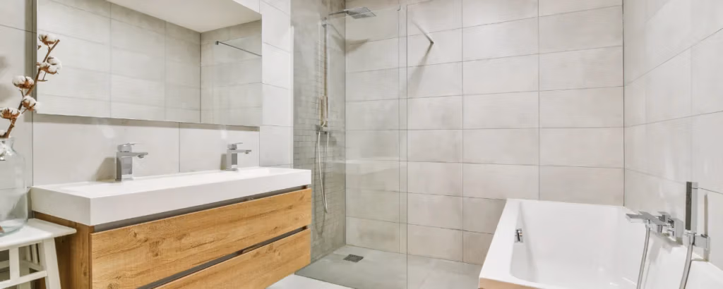 bathroom design, modern bathroom, water efficient fixtures, luxury bathroom, sustainable bathroom, design de salle de bain, salle de bain moderne, installations économes en eau, salle de bain de luxe, salle de bain durable.
