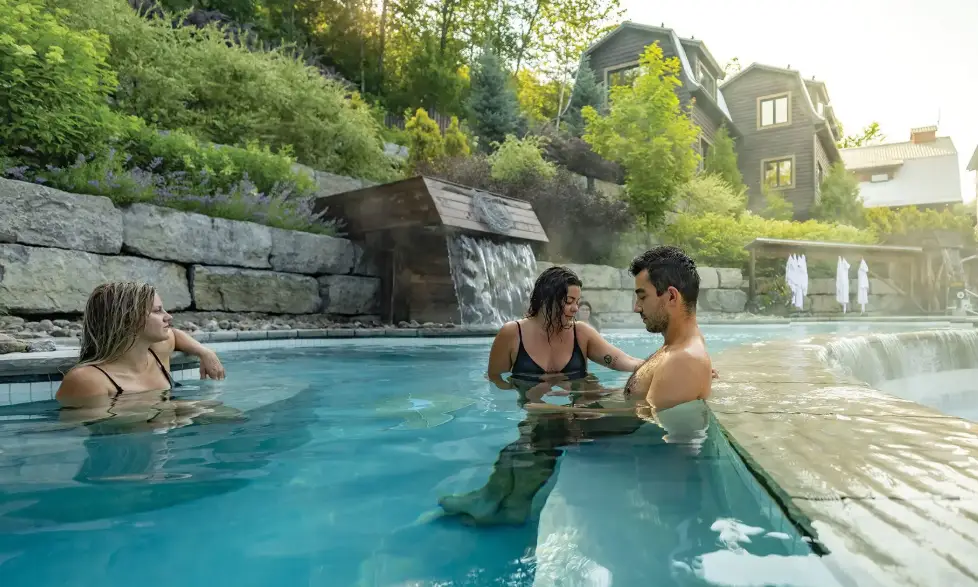 Image qui montre l'utilisation de l'eau dans un spa scandinave.